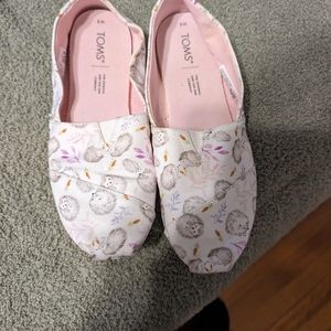 Adorable Women's Toms size 8